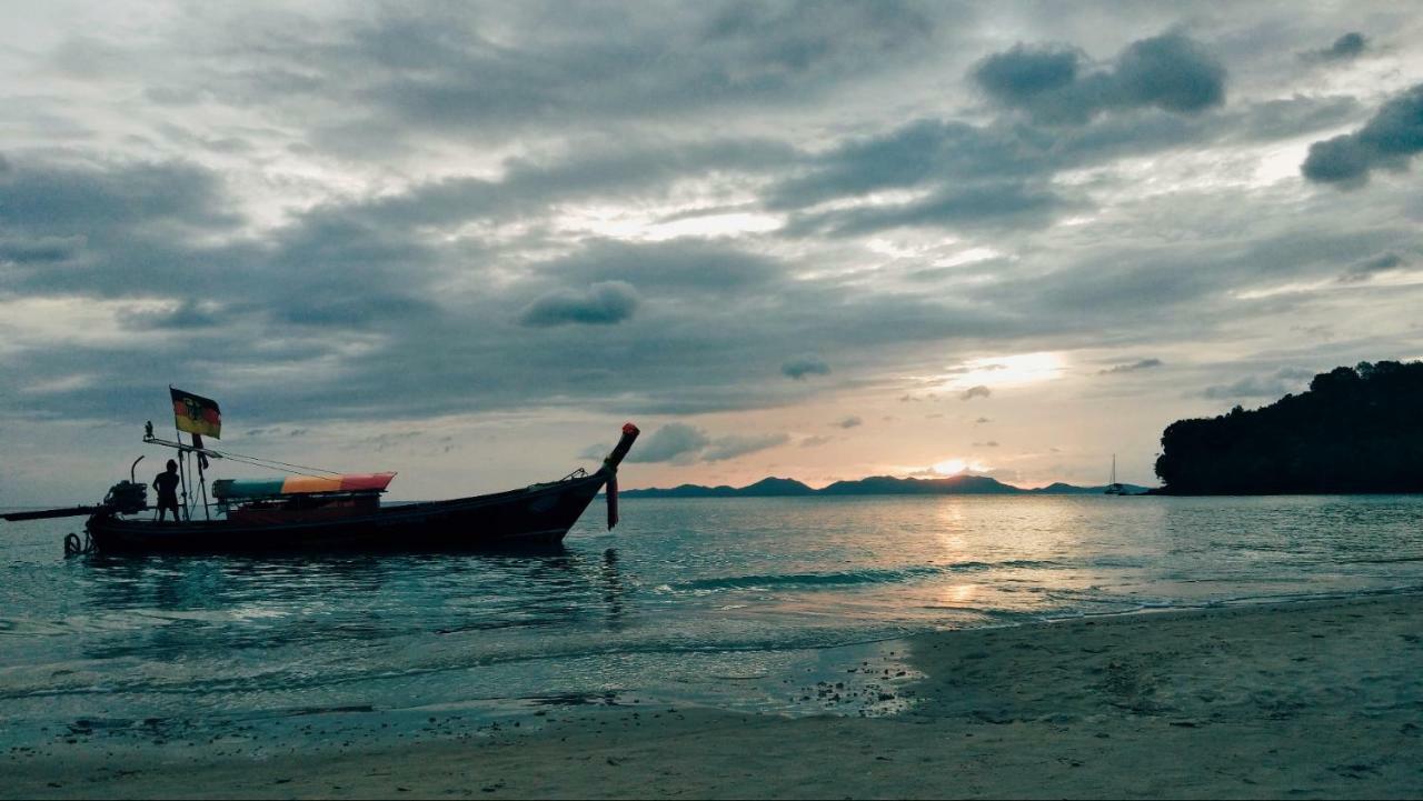 The Beach At Klong Muang Экстерьер фото